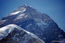 Everest Summits in Mixed Weather Forecasts