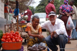 Alan with a new friend at the Moshi Market