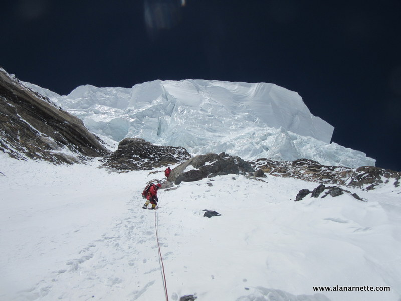 Downclimbing below the K2 infamous ice serac