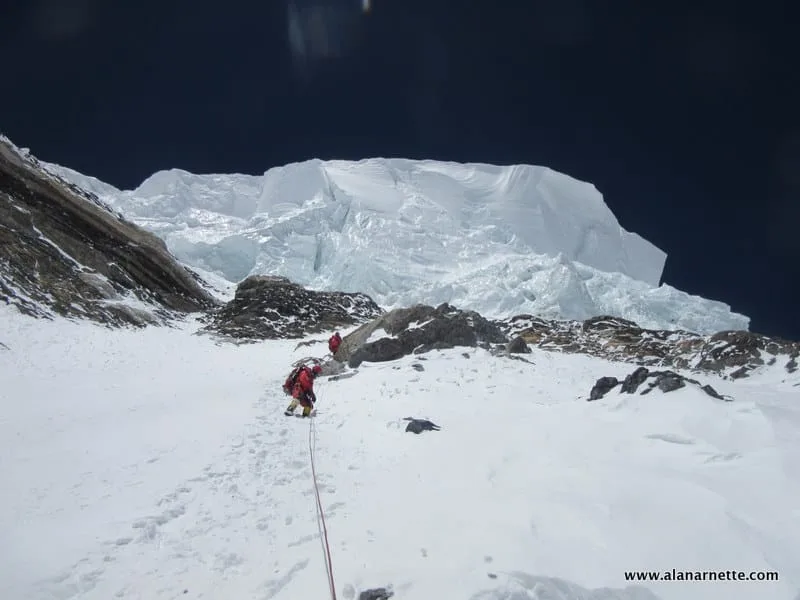 Downclimbing below the K2 infamous ice serac