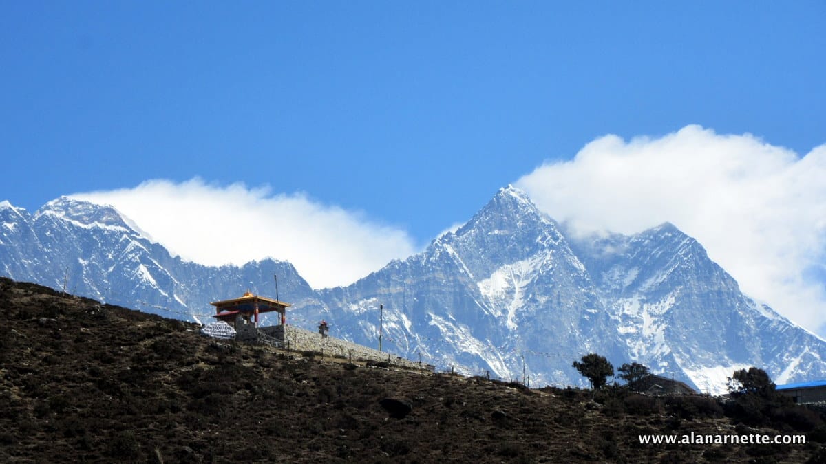 Plumes off Everest and Lhotse