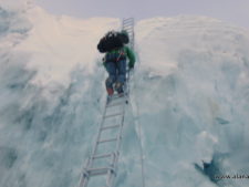 Kami n the Khumbu Icefall 2016