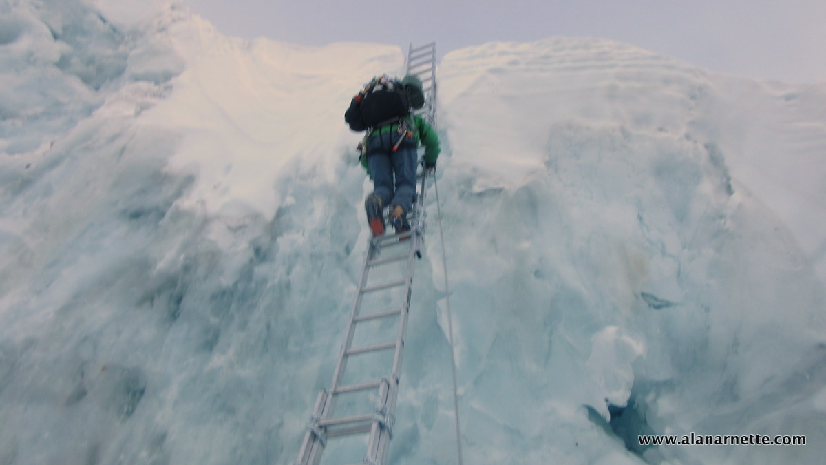 Kami n the Khumbu Icefall 2016