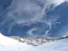 Warning clouds of high winds aloft