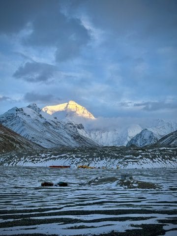 Everest Tibet 2025. Courtesy of Jason Weiss Photography LLC https://www.jasonweissphotography.com
